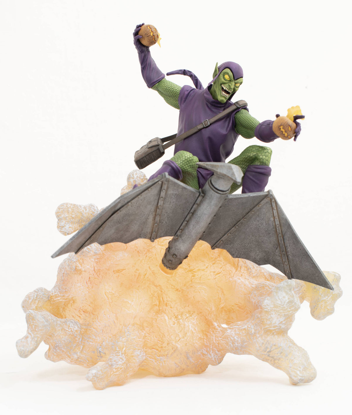 MARVEL GALLERY COMIC GREEN GOBLIN DLX PVC STATUE (C: 1-1-2)